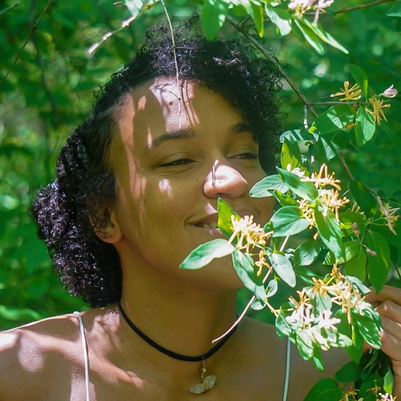 Meet your Posher, Bri - Picture 1 of 1